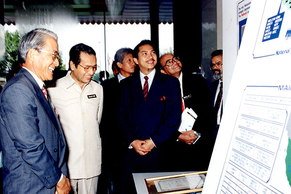 1988年マレーシア、マハディール首相と