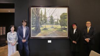 風景画　油絵　中島裕司 大樹の下で」寄贈者の中島裕司氏（デンマーク語1976年卒）に感謝状を